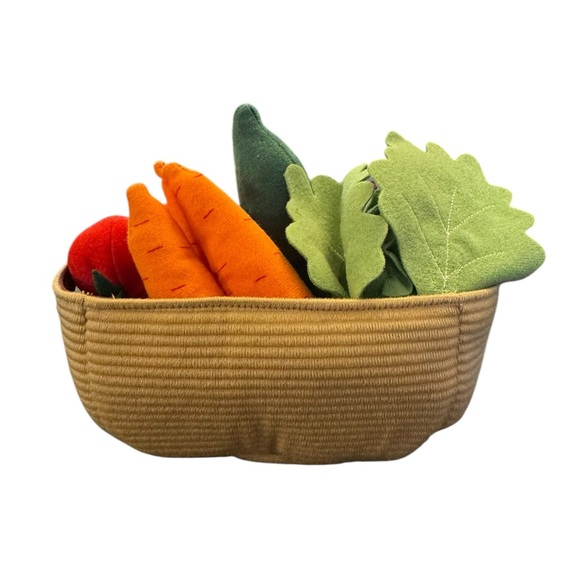 Plush Vegetable Toy Set with Basket - Picture 4 of 6
